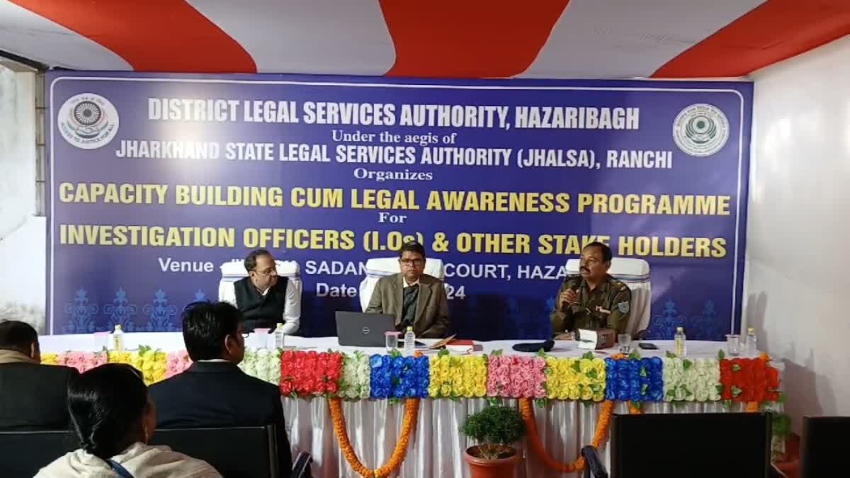 judicial-officer-gave-training-to-police-officer-in-hazaribag