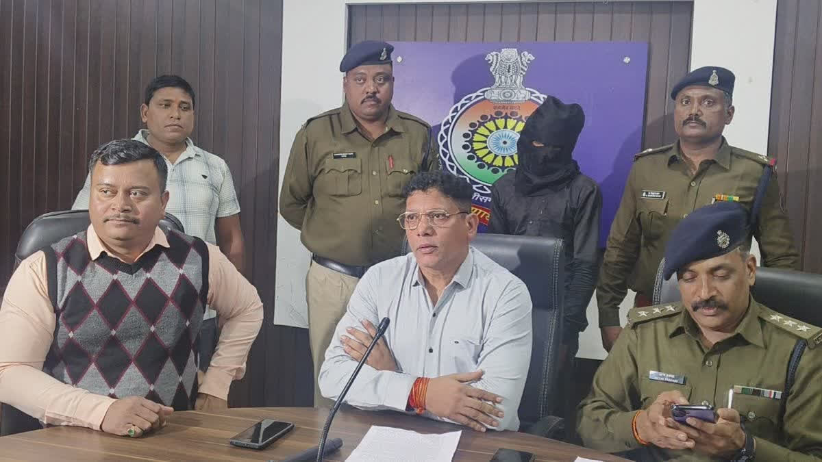 A miscreant, who had been targeting women on a deserted road, has been apprehended by the police. The accused, a resident of Badaun, Uttar Pradesh, was staying in a labour camp in Jamul, Chhattisgarh, after renting a house there.