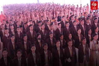 STUDENTS SUNG VANDE MATARAM