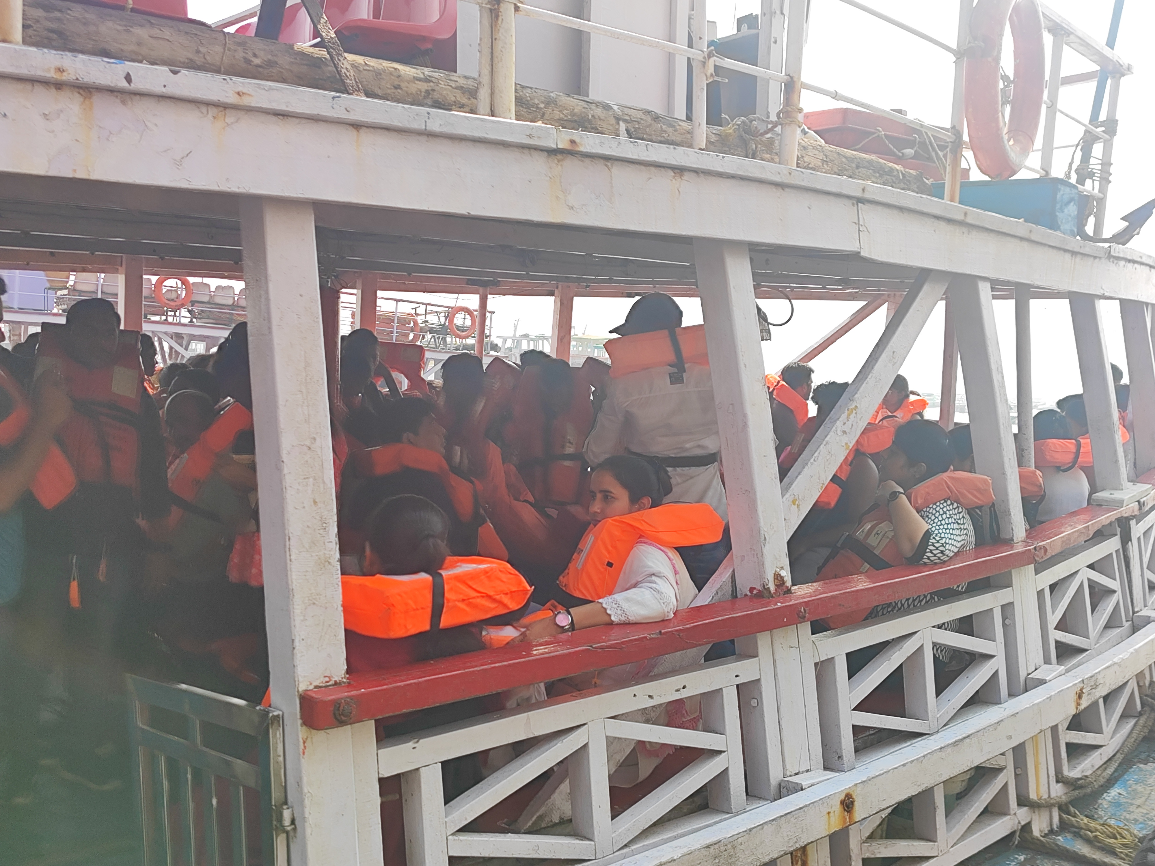 Students From Gadchiroli take a boat ride