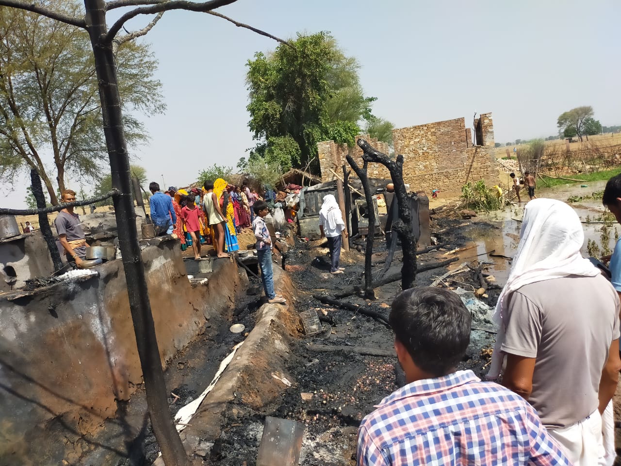 Fire in house in Karauli, शॉर्ट सर्किट से घर में लगी आग