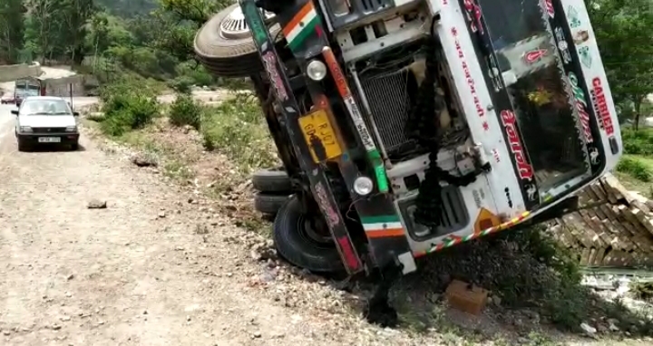 truck accident in sundernagar mandi