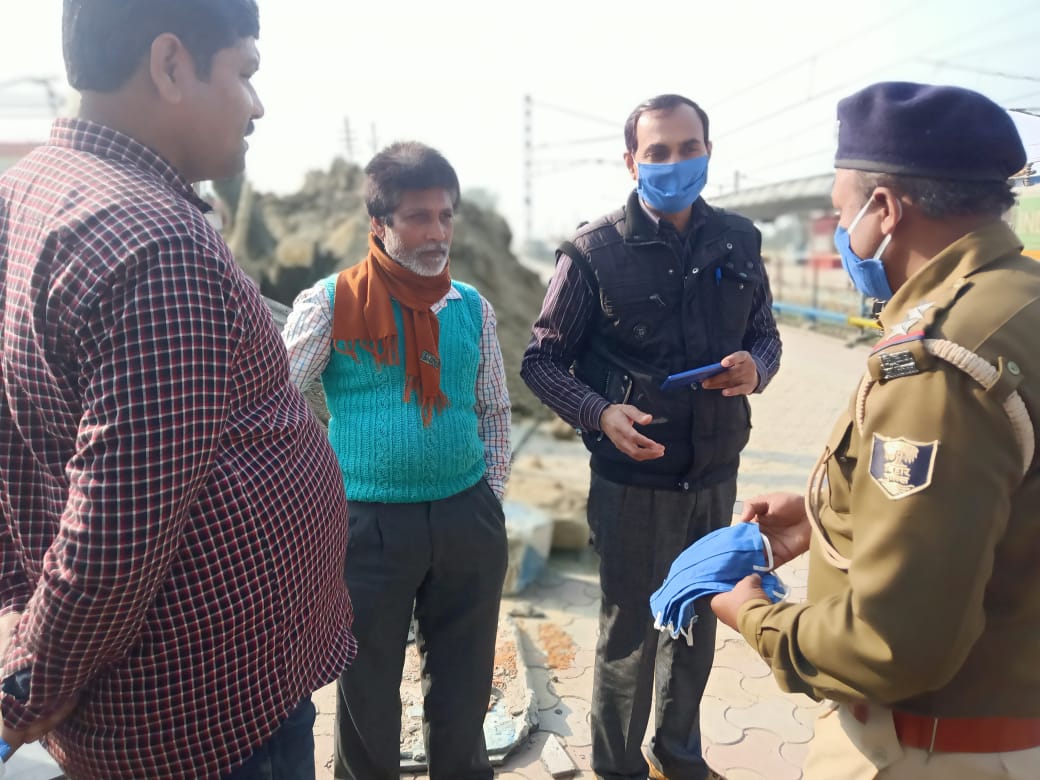 awareness campaign conducted on Narkatiaganj railway station regarding unclaimed children