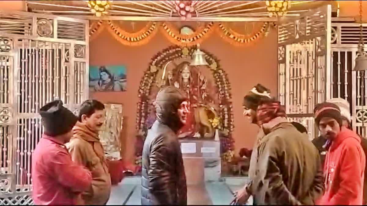 Theft in Durga Mandir Pakur