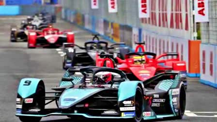 Minister in Formula E Race