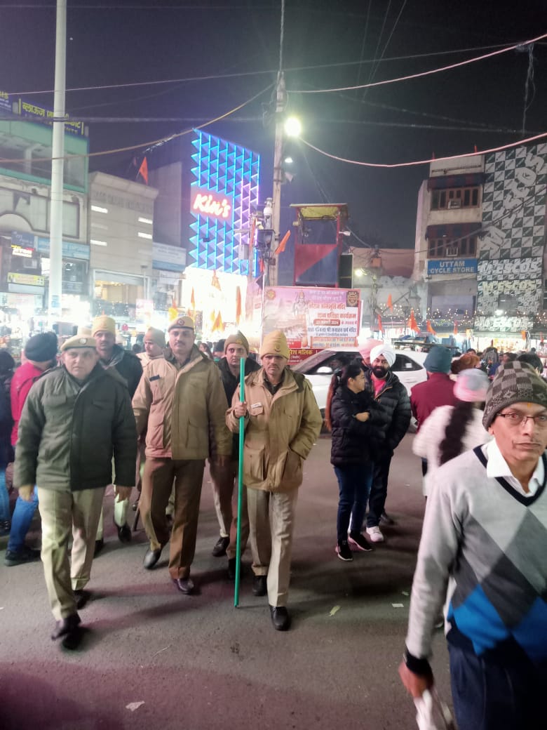 राम मंदिर प्राण प्रतिष्ठा से पहले की रात, दिल्ली में पुलिस की गश्त, सुरक्षा चाक-चौबंद