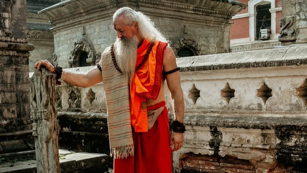 Seven ft tall Russian 'Muscular Baba' enchants devotees  at Maha Kumbh 2025