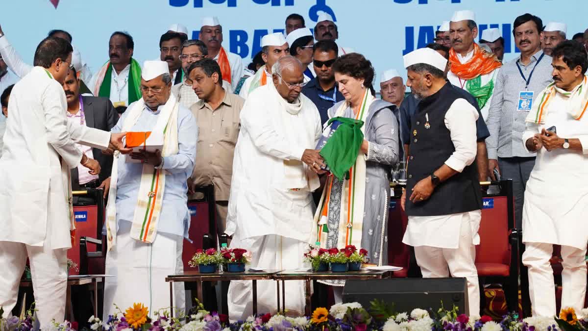 Congress President Mallikarjun Kharge Praises Priyanka Gandhi in Belagavi