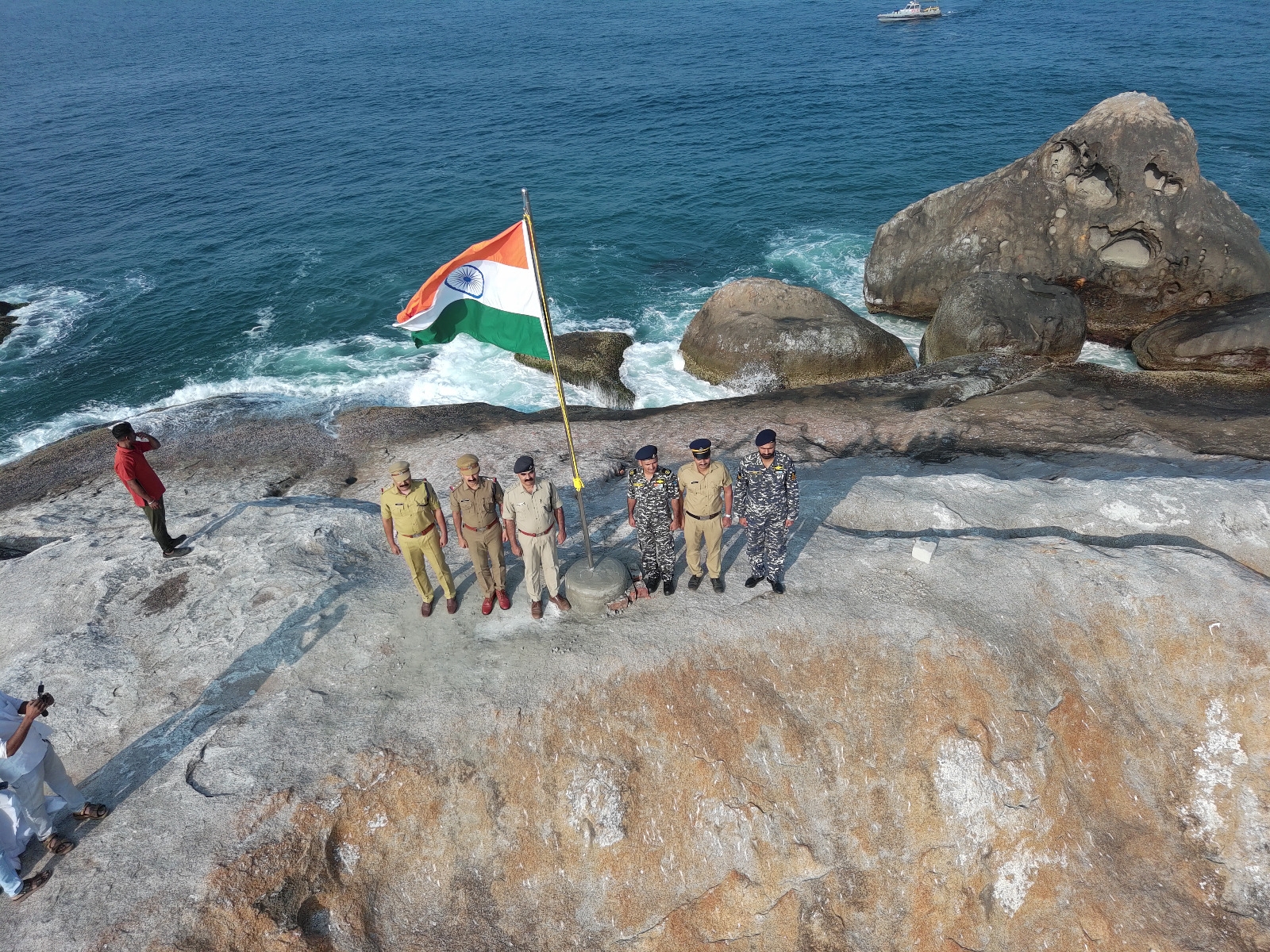 VELLIYANKALLU  ROCK ISLAND KOZHIKODE  പാറദ്വീപ് കോഴിക്കോട്  വെള്ളിയാങ്കല്ല്