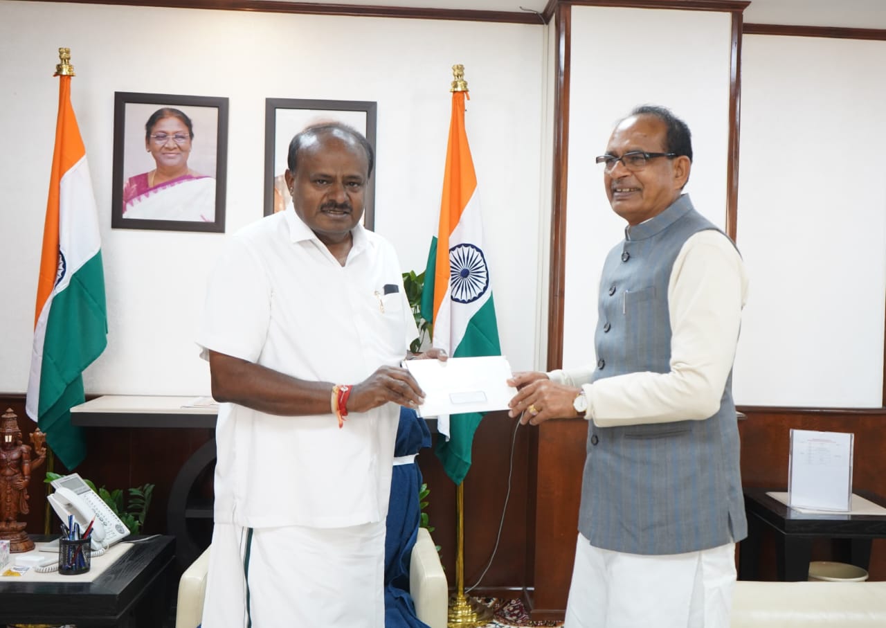 Discussion between Union Minister HD Kumaraswamy and Shivraj Singh Chauhan On Coconut Growers