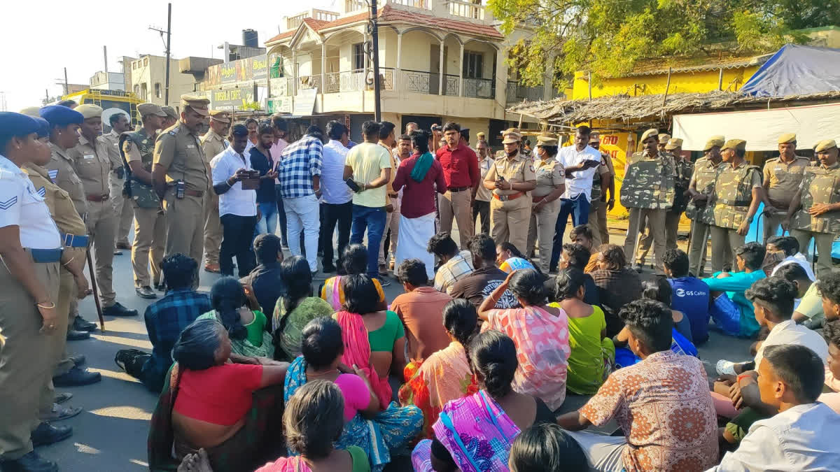 rowdy ramar pandi relatives continuously hold protest at karur hospital