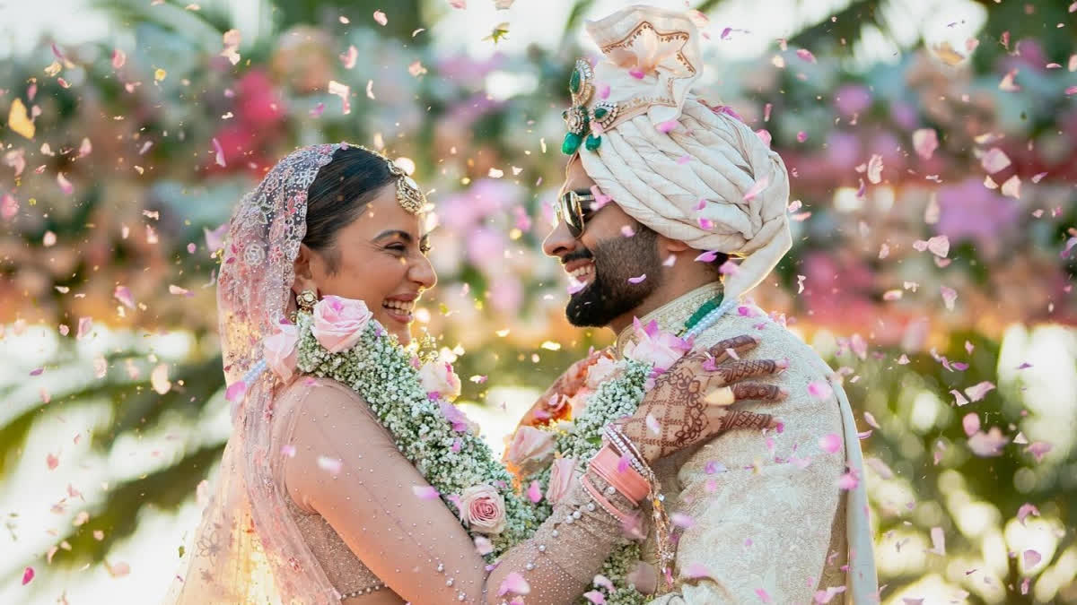 Rakul Preet Singh and Jackky Bhagnani Share First Wedding Pictures
