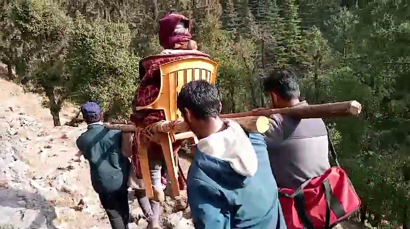 Villagers Took Elderly Man to Hospital on Dandi Kandi