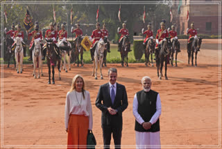 ৰাজঘাটত মহাত্মা গান্ধীৰ সমাধিত পুষ্পাঞ্জলি গ্ৰীচ প্ৰধানমন্ত্ৰীৰ