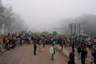 Farmers protesting for guaranteed crop prices wait near Shambhu border on Feb 21 (AP Photo)