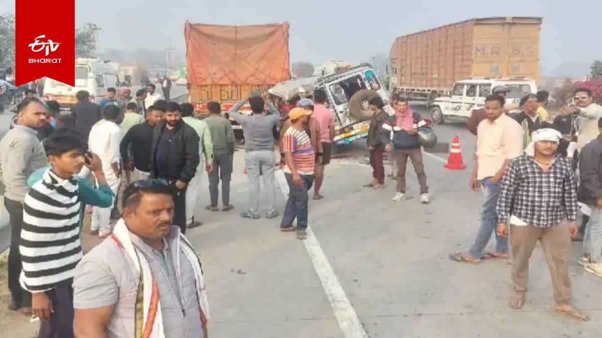 Car collides with truck Karnataka 5 devotees dead 6 injured Uttar Pradesh Varanasi accident