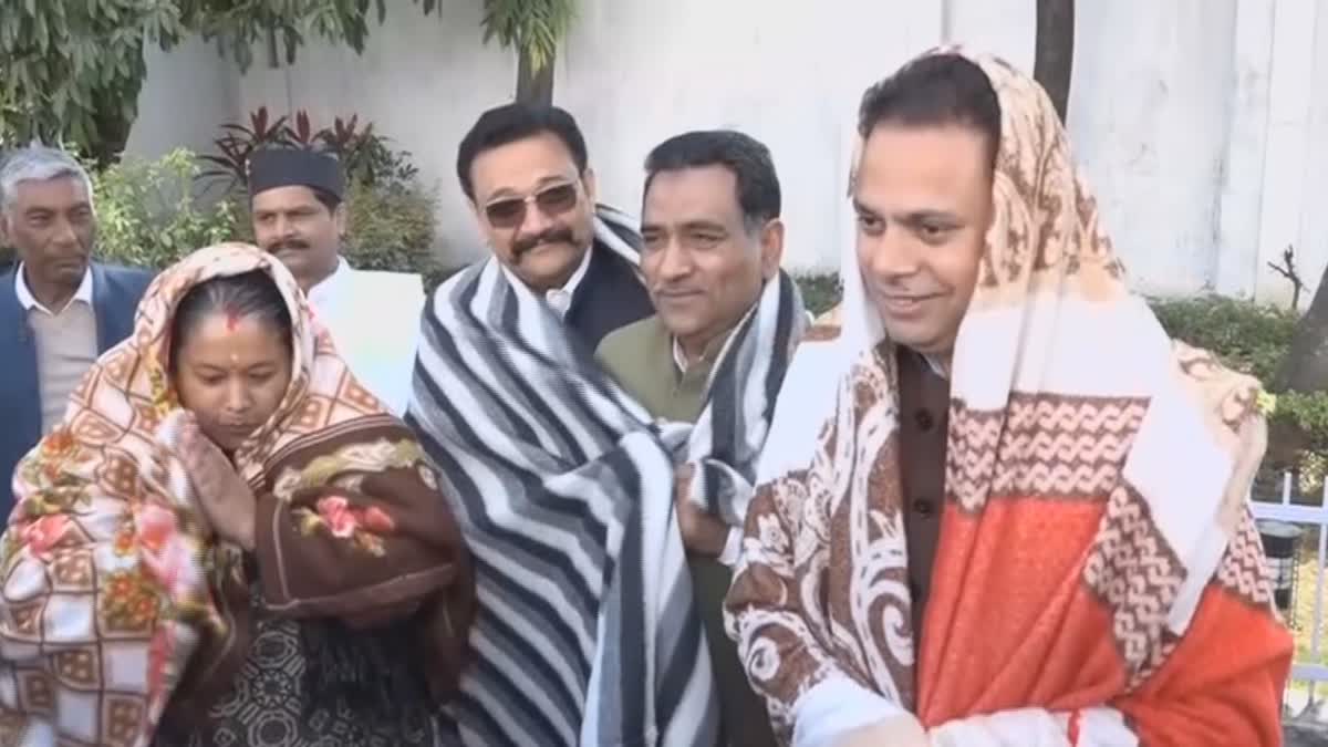 CONGRESS MLA WEARING BLANKETS