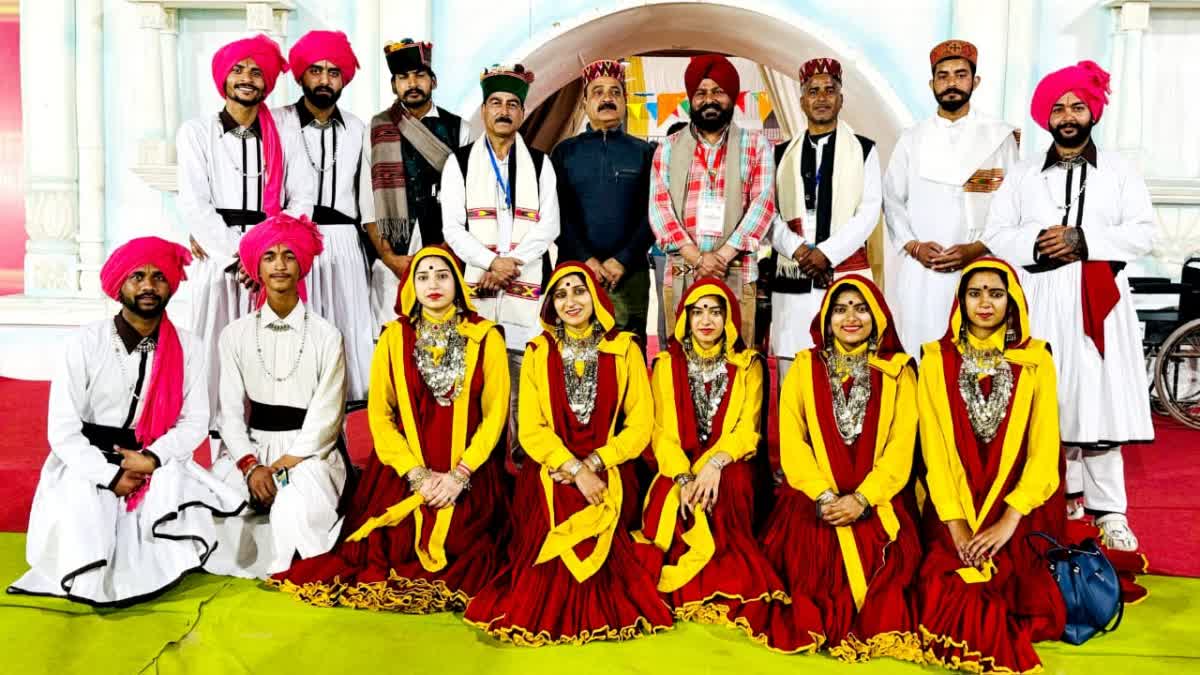 Mandi Artists Performed folk dance in Mahakumbh