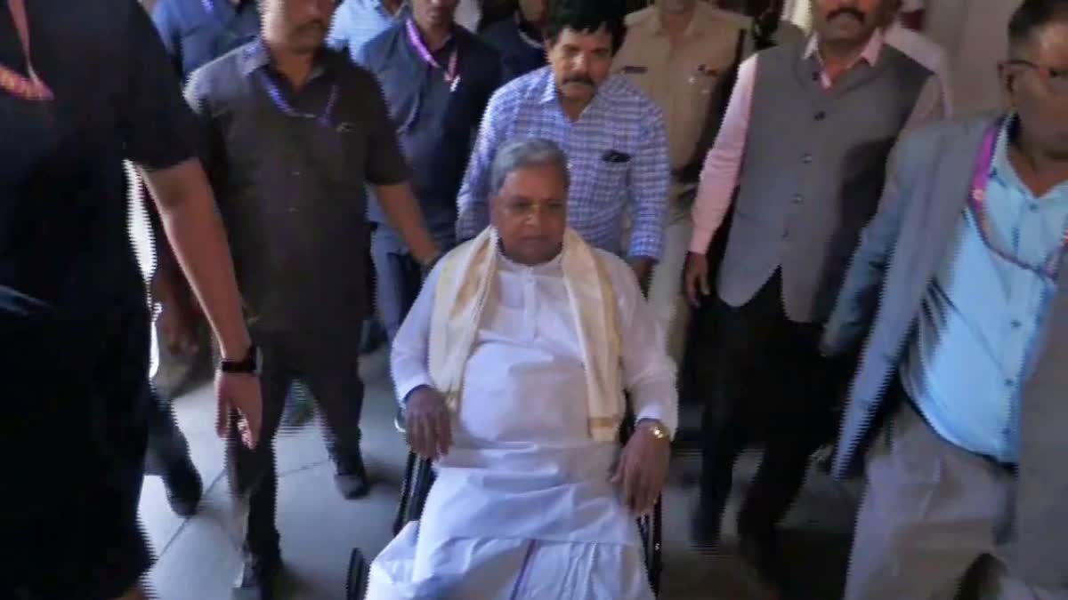 CM SIDDARAMAIAH KNEE PAIN