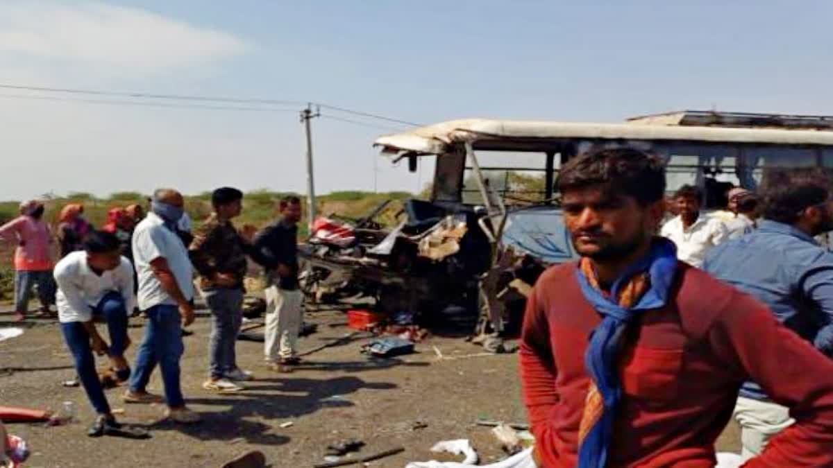 5 died on Mundra-Kera road in Kutch, bus carrying 40 passengers meets with horrific accident