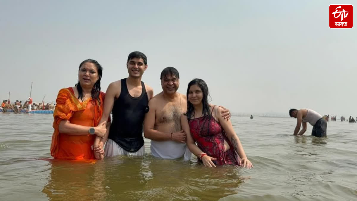 Maha Kumbh-2025 CM Himanta Biswa Sarma took holy dip in sangam with his family