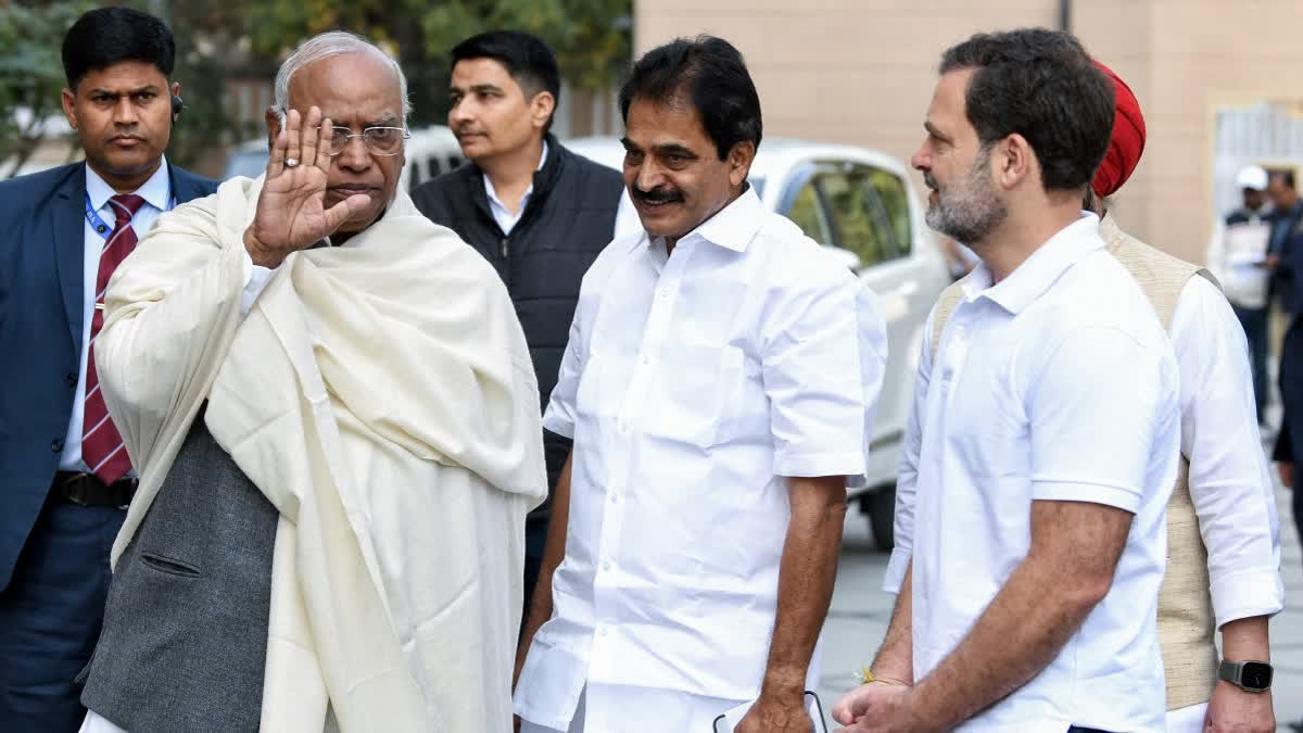 Mallikarjun Kharge and Rahul Gandhi.