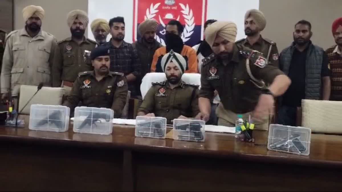 TWO GANGSTER ARRESTED