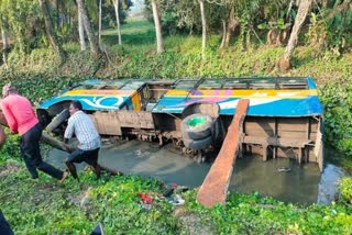 BUS OVERTURNS IN GANGASAGAR