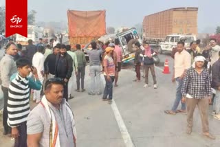 Several Killed As Car Collides With Truck In Varanasi Uttar Pradesh