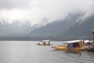 जम्मू कश्मीर बर्फबारी से मौसम हुआ सुहावना