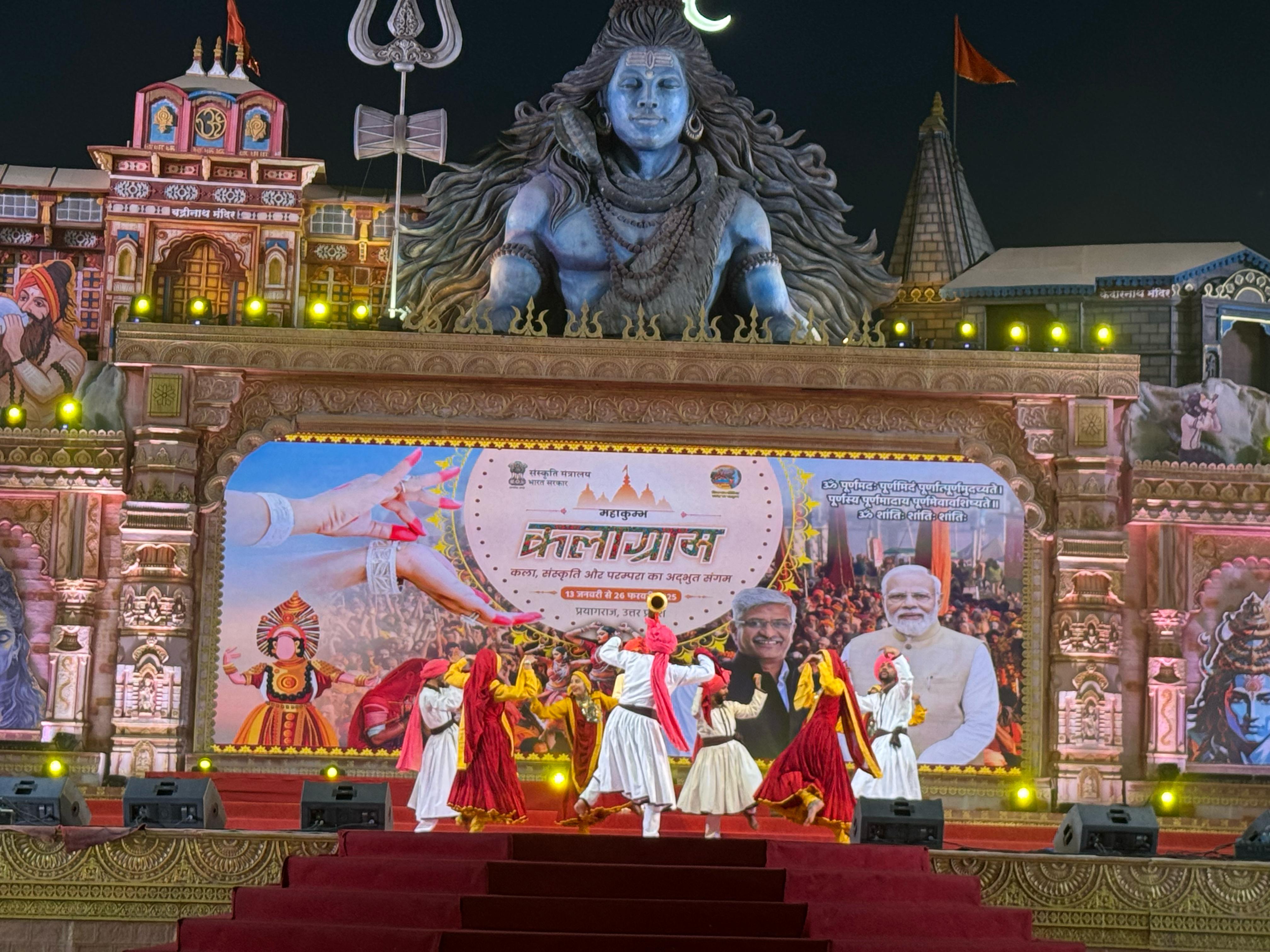 Mandi Artists Performed folk dance in Mahakumbh