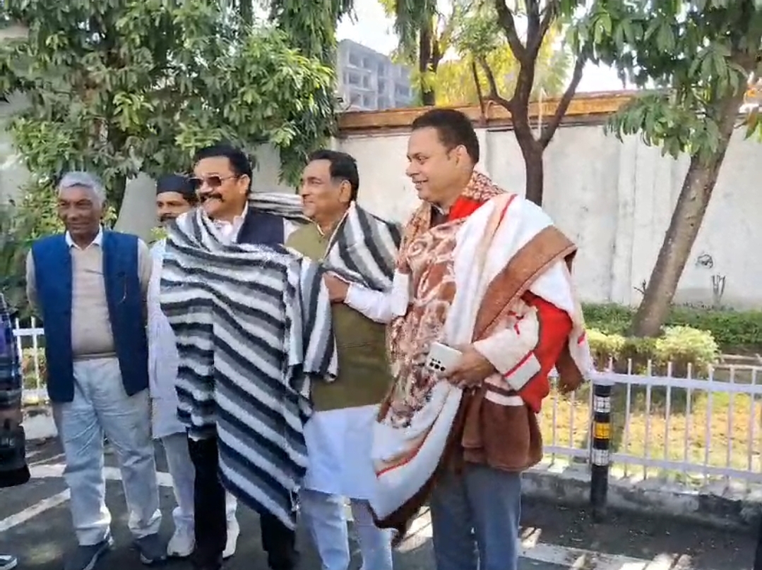 CONGRESS MLA WEARING BLANKETS