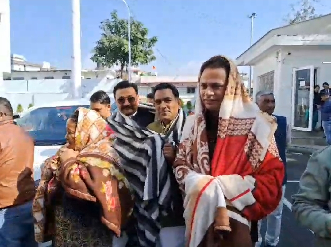 CONGRESS MLA WEARING BLANKETS