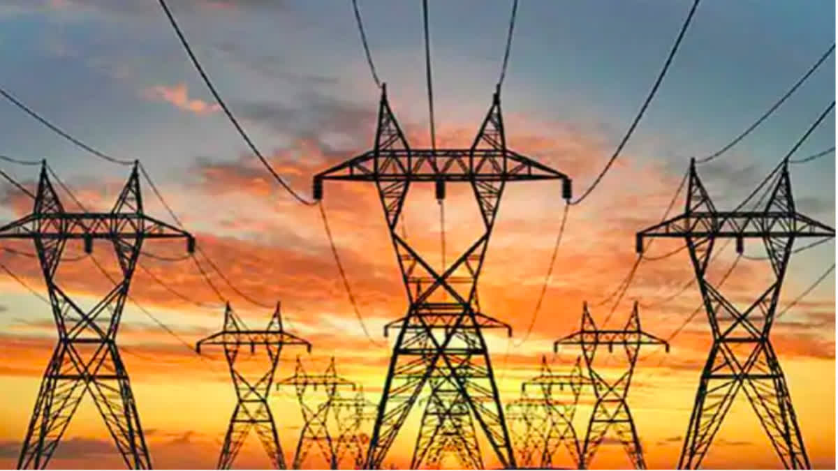 PDD lineman dies after falling from electric pole in Budgam