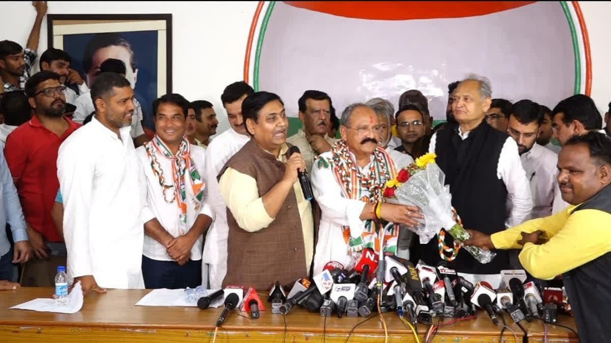 Prahlad Gunjal joined Congress at a function in Jaipur