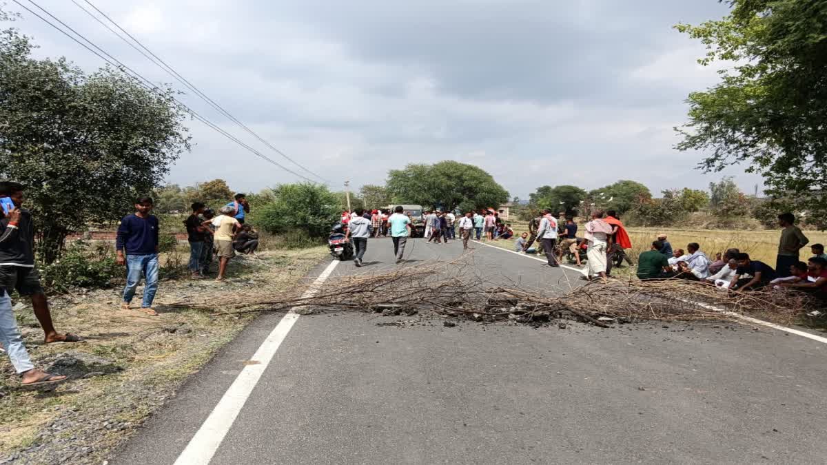 One person died and woman injured in road accident in Palamu