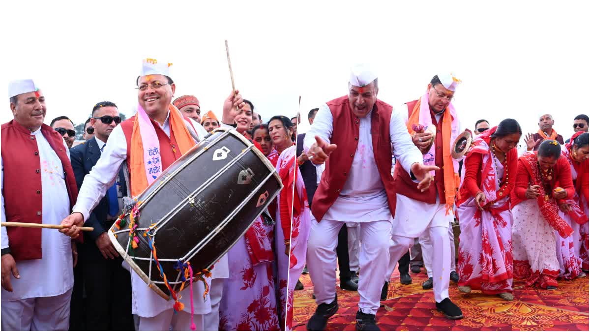 CM Pushkar Dhami Played Holi With Woman