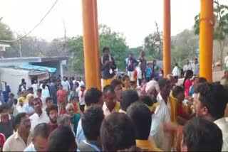 Rekula kunta Mallanna Temple Priests fight