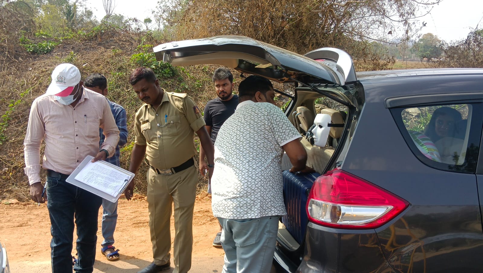 ಅಧಿಕಾರಿಗಳ ಪರಿಶೀಲನೆ