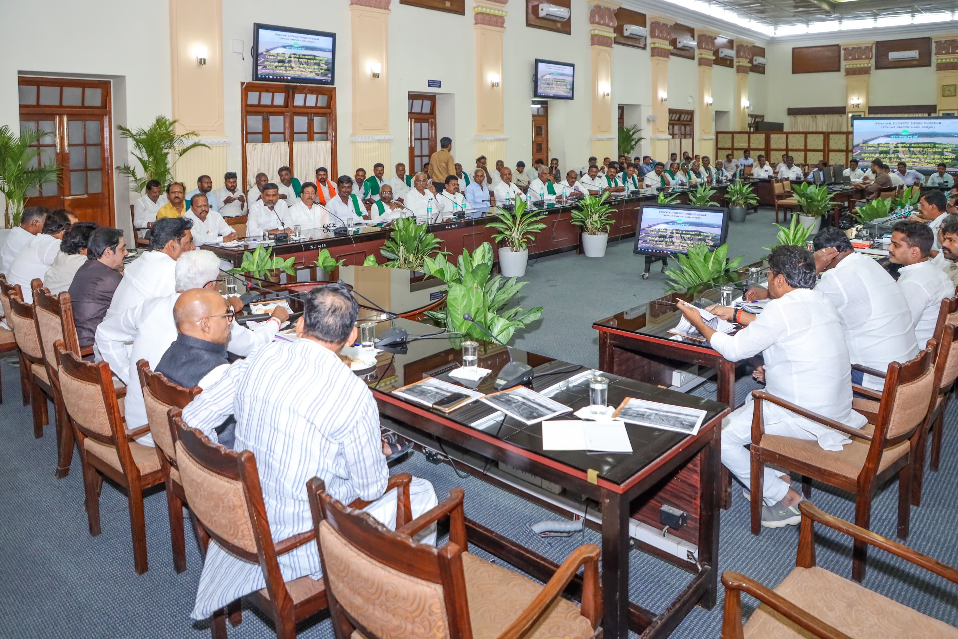 Shivaraj S Thangadgi meets with Tungabhadra Irrigation Advisory Committee