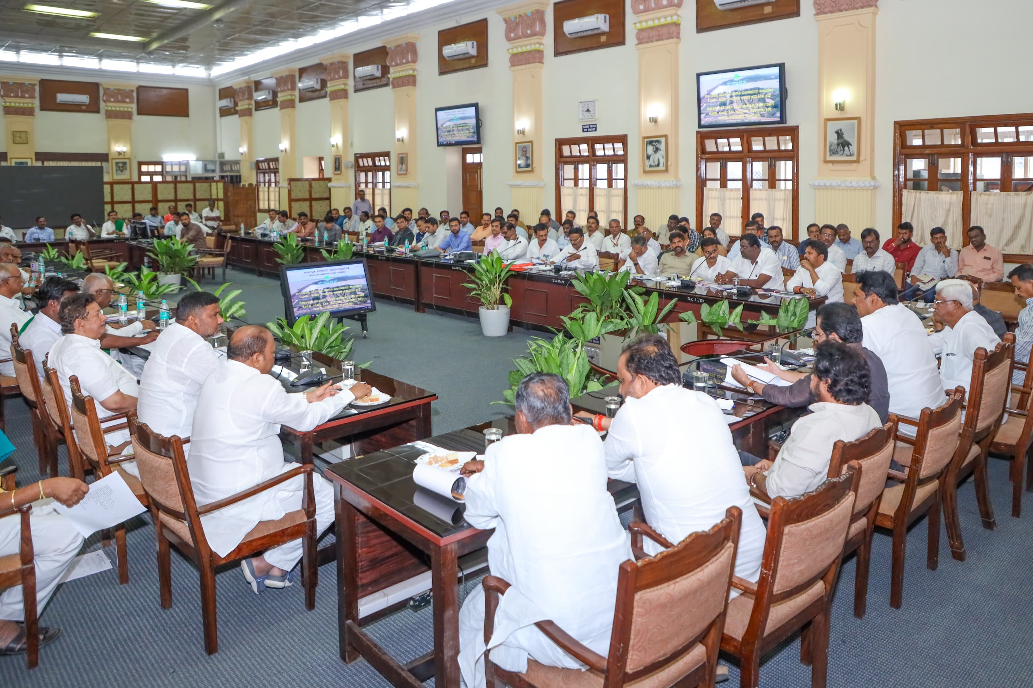 Shivaraj S Thangadgi meets with Tungabhadra Irrigation Advisory Committee