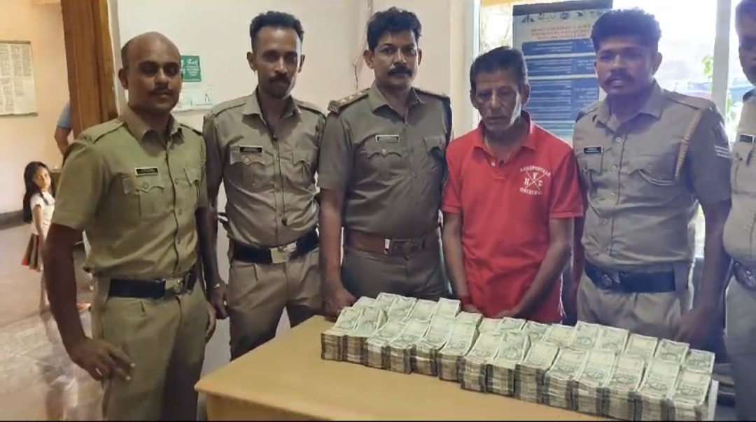 கைது செய்யப்பட்ட ஆந்திராவைச் சேர்ந்த சிவப்பிரகாஷ்