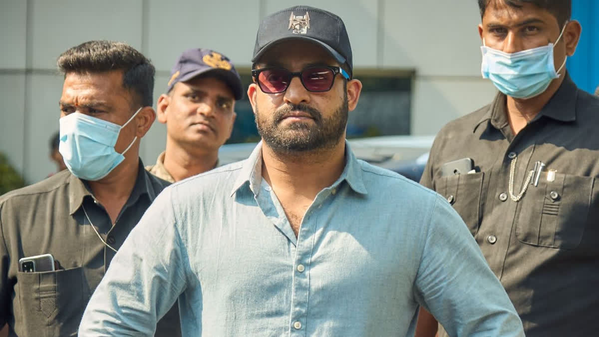 After a Day Off, Jr NTR Returns to Mumbai for War 2, Ready to Bounce Back  in Full Swing - Watch