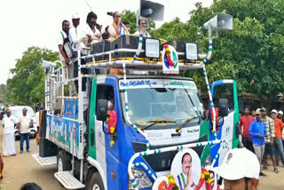 YCP_MLA_Candidate_Election_Campaigning_in_Srisailam_Temple