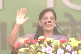 delhi cm arvind kejriwal wife sunita kejriwal addressed ulgulan nyay maharally in ranchi