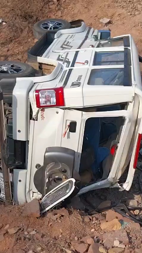 Cash van overturned in Panna