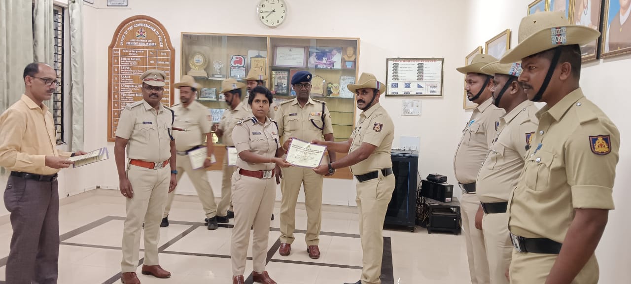 COP OF THE MONTH AWARD  NEHA MURDER ACCUSED  DHARWAD