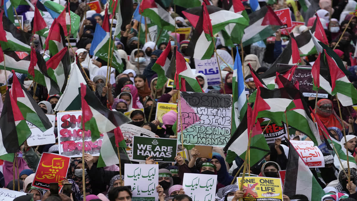 اسلام آباد میں غزہ کے ساتھ یکجہتی کے لیے منعقدہ مارچ میں امڈا انسانی سروں کا سیلاب، دیکھیں تصاویر اسلام آباد میں غزہ کے ساتھ یکجہتی کے لیے منعقدہ مارچ