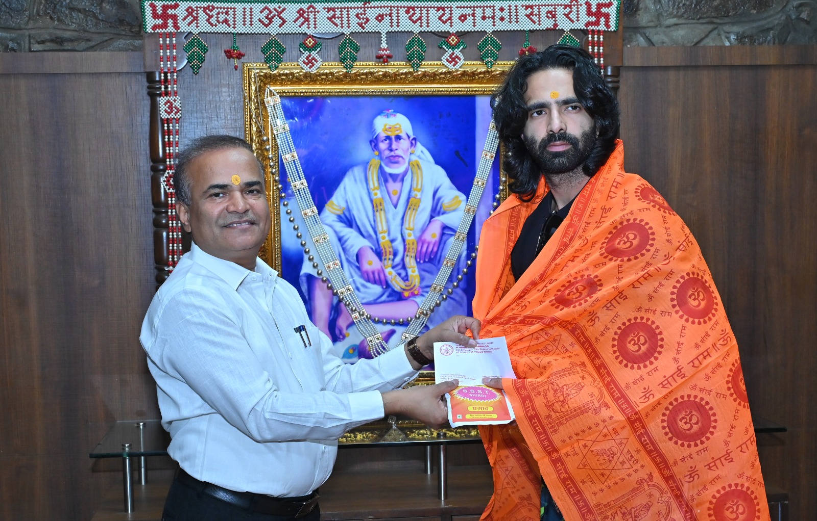 Shera's son Abir Singh visits Sai temple