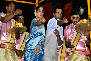 Rajkummar Rao and Janhvi Kapoor attend Ganga arti amid Mr and Mrs Mahi promotions